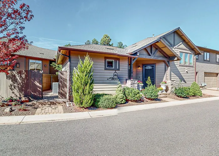 Couple's Casita 4 Mi To Downtown Holiday home
