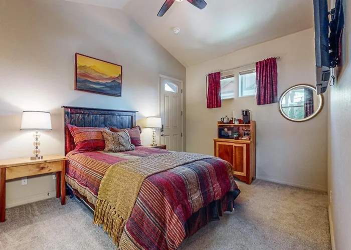 Holiday home Couple's Casita 4 Mi To Downtown *