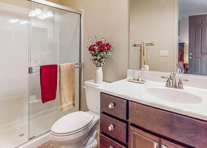 Couple's Casita 4 Mi To Downtown Holiday home